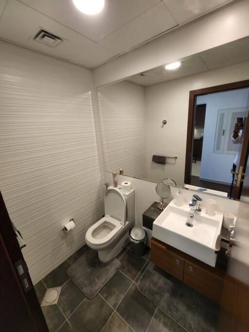 Cozy 1Br In Iconic Tower Apartamento Abu Dhabi Exterior foto